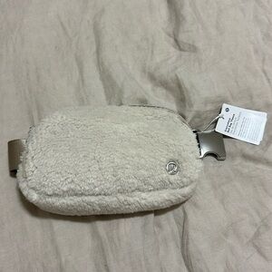 lululemon Everywhere Belt Bag *Fleece